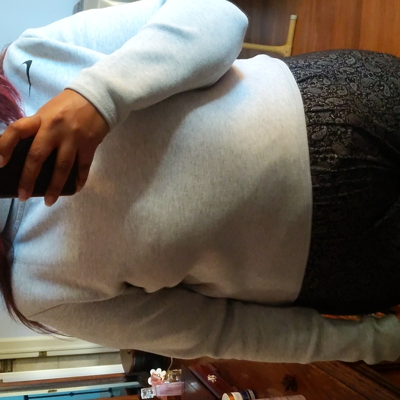 Nike cropped athleisure sweater, fits large. - Picture 6 of 6